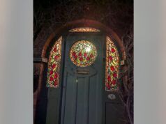 La famiglia pensava che le porte della loro casa d’infanzia fossero scomparse, poi ha colpito Instagram