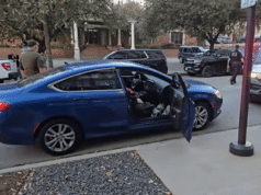 Uomo mascherato con munizioni arrestato fuori dalla festa di Ken Paxton: polizia