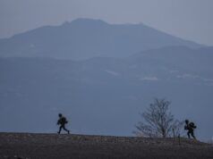 Secondo quanto riferito, gli Stati Uniti hanno discusso dello schieramento di truppe aviotrasportate per combattere l’Iran
