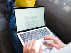 Il professore rivela le ragioni scioccanti per cui gli studenti scrivono deliberatamente male