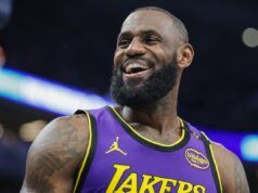 LeBron James dei Lakers insulta due Pacers quando non riescono a bloccarlo