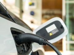 Raddoppiare la tensione: cosa cambia veramente l’architettura da 800 V nei veicoli elettrici