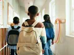 Ragazzo, 8 anni, inizia improvvisamente a piangere prima della scuola: ciò che la mamma trova scioccante