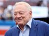 Jerry Jones è pesantemente criticato dai fan dei Cowboys dopo l’errore di Max Crosby