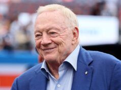 Jerry Jones è pesantemente criticato dai fan dei Cowboys dopo l’errore di Max Crosby