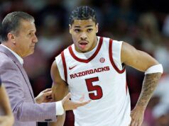 L’allenatore dei rivali, il maggiore Darius Acuff, ha rivendicato dopo l’Arkansas-Texas