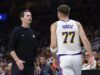 Luka Doncic e l’allenatore dei Lakers JJ Redick sono diventati virali in un acceso scambio a margine
