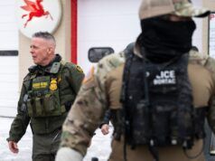 Gli agenti dell’ICE e della polizia di frontiera affrontano indagini ufficiali