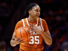 Madison Booker del Texas presenta la nuova colorazione KD19 di Kevin Durant