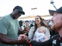 Michael Jordan è diventato virale dopo che il suo pilota Tyler Reddick ha fatto la storia della NASCAR