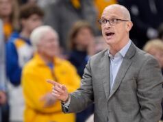 Dan Hurley dell’UConn riceve una penalità significativa dopo l’espulsione nella sconfitta di Marquette