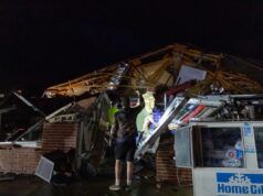 Un tornado pericoloso per la vita squarcia l’Indiana, nell’Illinois