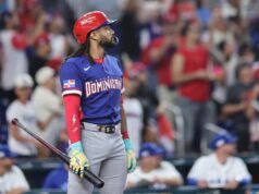 Tifosi dominicani furiosi dopo il controverso tiro finale contro il Team USA al WBC