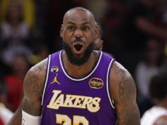 LeBron James dei Lakers apre il record della 1.612esima partita NBA con una schiacciata mostruosa
