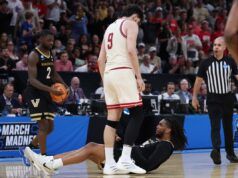 I funzionari mancano una chiamata palese nella vittoria di 2 punti del Nebraska su Vanderbilt