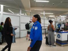 Il personale della TSA ha chiesto di restituire la carta regalo da $ 1.000 donata da Tyler Perry