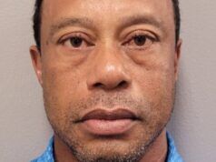 Tiger Woods, sudato e con gli occhi vitrei, incolpa l’uso del cellulare per il suo incidente d’auto