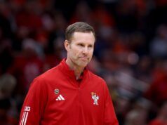 I tifosi chiedono il licenziamento di Fred Hoiberg dopo il costoso errore di 4 giocatori nella sconfitta contro l’Iowa