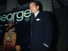 L’ex membro dello staff della rivista “George” ha “pianto” guardando il finale di “Love Story”: “Quella terribile domanda persistente”