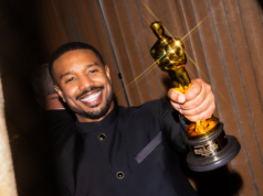 Michael B. Jordan fa irruzione all’In-N-Out Burger dopo la vittoria dell’Oscar, con un trofeo