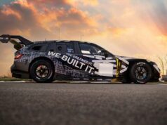 Una station wagon sta partecipando alla corsa di 24 ore più dura del mondo