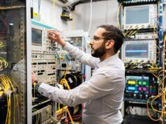 Il nuovo record in fibra ottica consente di trasmettere in streaming 50.000.000 di film contemporaneamente