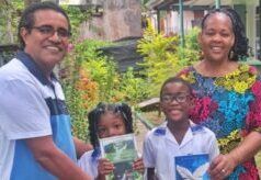 Gli scrittori di Waitukubuli St. Ispirano le giovani menti al Literacy Day presso la Luke’s Primary School