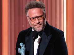 Seth Rogen fa un salto ai WGA Awards durante il discorso di premiazione dell’attore