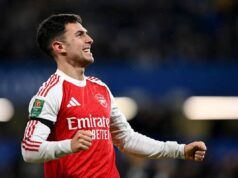 La stella dell’Arsenal lascia anticipatamente la nazionale a causa di un problema al ginocchio