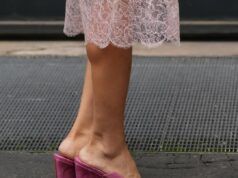 Sandali, sneakers color pastello e altro ancora