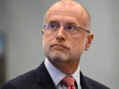 Trump FCC consente a Nexstar di acquistare Tegna e di superare il limite di proprietà televisiva del 39%.