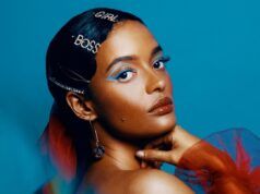 Trucco da festival per il deserto: fondotinta a lunga tenuta, cipria, primer