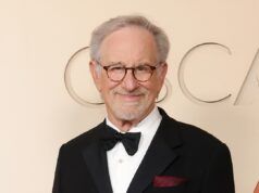 La nipote di Steven Spielberg, Poppy, fa il suo debutto sul tappeto rosso