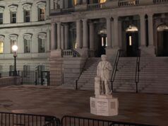 Statua di Colombo nel campus della Casa Bianca