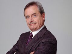 Un ragazzo incontra William Daniels durante un viaggio in giro per il mondo prima dei 99 anni