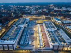 Donald Trump accelera la costruzione di infrastrutture IA mentre la Florida si prepara a limitare i data center