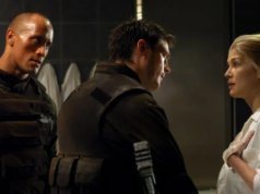 Rosamund Pike afferma che il suo film Doom con The Rock è stato “probabilmente uno dei peggiori film di sempre” e “avrebbe potuto porre fine alla mia carriera”