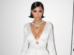 Kim Kardashian si è tolta tutti gli abiti belli