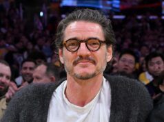 Pedro Pascal senza peli sul viso, look da tappeto rosso