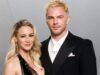 La moglie di Nicholas Hoult, Briana Holly, in un look da Vanity Fair degli Oscar
