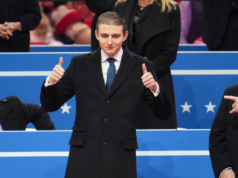Il post di Barron sull’altezza di Trump diventa virale tra le richieste di arruolarlo
