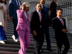 I democratici stanno correndo per raccogliere sostegno per una risoluzione sui poteri di guerra mentre il partito di opposizione cambia linea