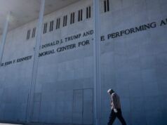 Il giudice ordina la rimozione del nome di Trump dal Kennedy Center