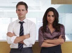 Patrick J. Adams ha ricevuto continui sguardi al cielo da Meghan Markle in “Suits”.