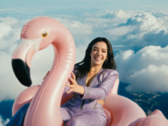 “Non sono una bambola, sono una star”: l’attrice AI Tillie Norwood pubblica un video musicale pop in cui canta la reazione online alla sua creazione