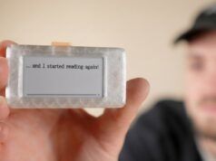 Costruzione di un piccolo e-reader fai-da-te: dispositivo E-Ink da $ 30 con ricarica USB-C