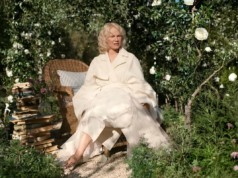 Pamela Anderson progetta i mobili da giardino più romantici