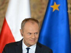 Donald Tusk si chiede se gli Stati Uniti siano “fedeli” alla difesa dell’Europa