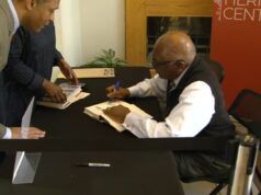 Il deputato Clyburn fa la sua apparizione a Durham durante il tour del libro, parla di poteri di guerra e di chiusura