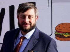 L’attore di ‘Bob’s Burgers’ Eugene Mirman salvato da un violento incidente dalla squadra del governatore del New Hampshire